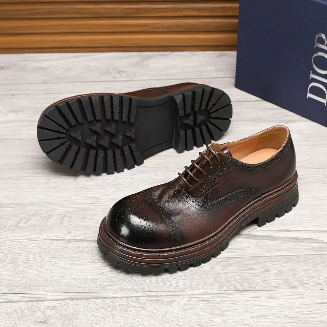 Factory price 540 🕷️🕷️[Dior] Dior's new men's shoes are launched in Hong Kong counters. Official website 1:1 production. Original Italian patented cowhide + water-dyed 🐂 leather lining. Designed by European and American masters. Goodyear craftsmanship, washed cowhide, perfect shape to create counter quality, solid color rubber wear-resistant outsole and classic dazzling toe! Super versatile and very comfortable. High-end without losing taste, fashionable and novel! ! Absolute focus! Colors optional, code number 38-44 (45 customized)